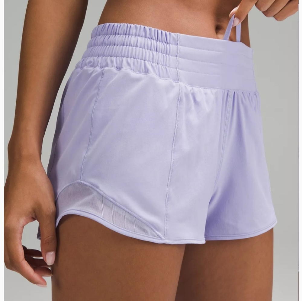 Lululemon Hotty Hot HR 2.5" Shorts, Lilac Smoke, Size 4 NWT